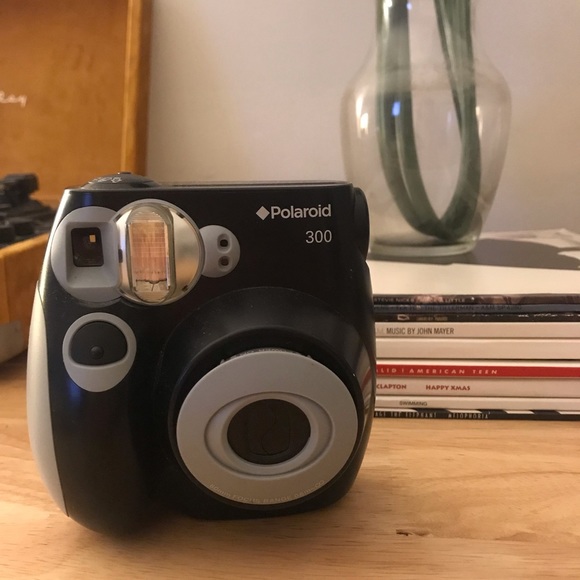 SOLD Polaroid-Pic 300 - Picture 2 of 6